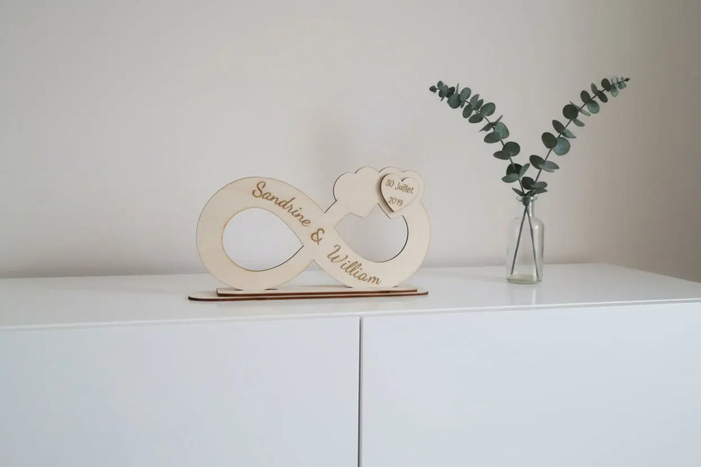 Signe Infini en Bois Gravé avec Prénoms Personnalisés Instants Gravés