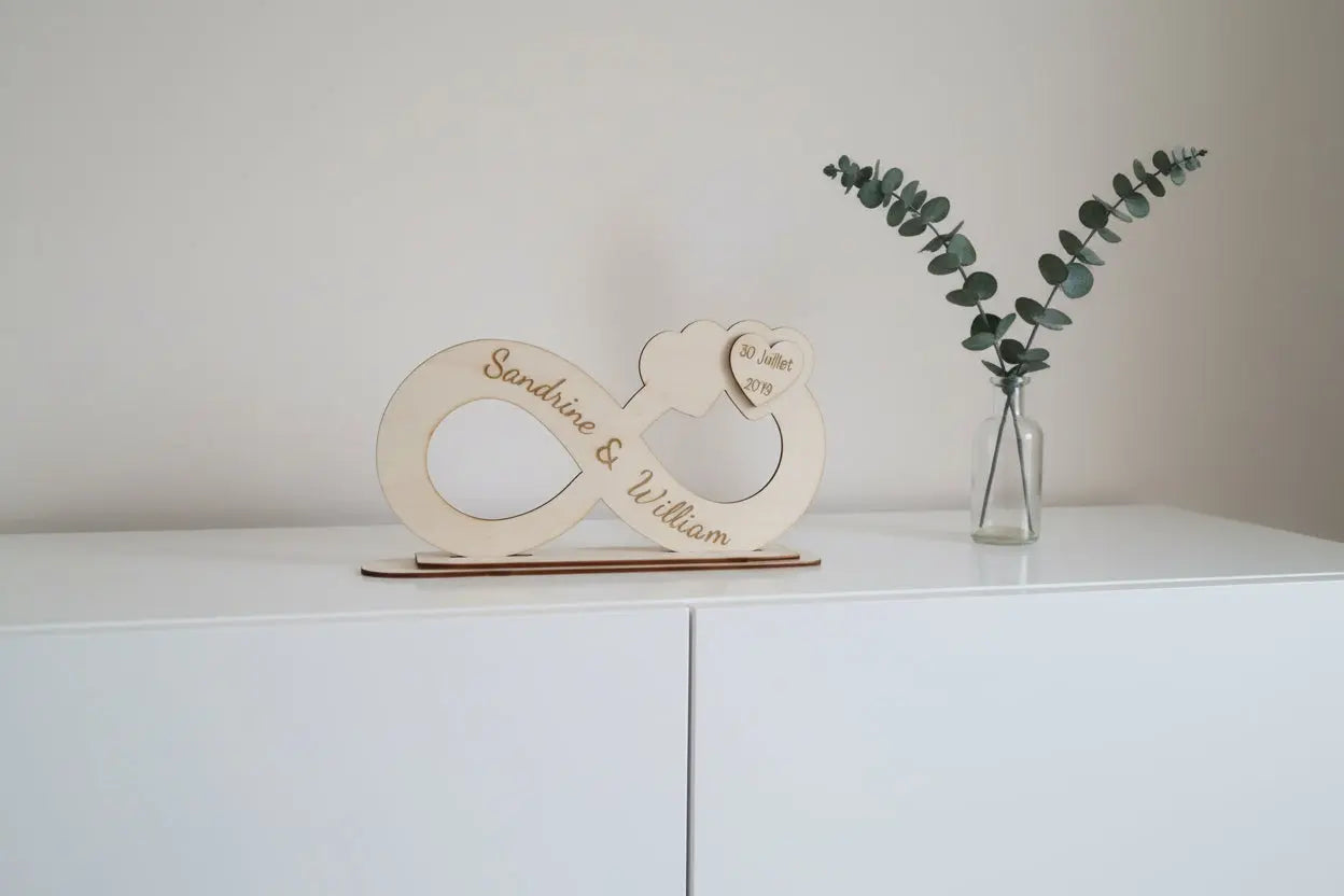 Signe Infini en Bois Gravé avec Prénoms Personnalisés Instants Gravés