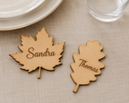 Ensemble de marque-places personnalisés en bois feuilles d'automne pour mariage