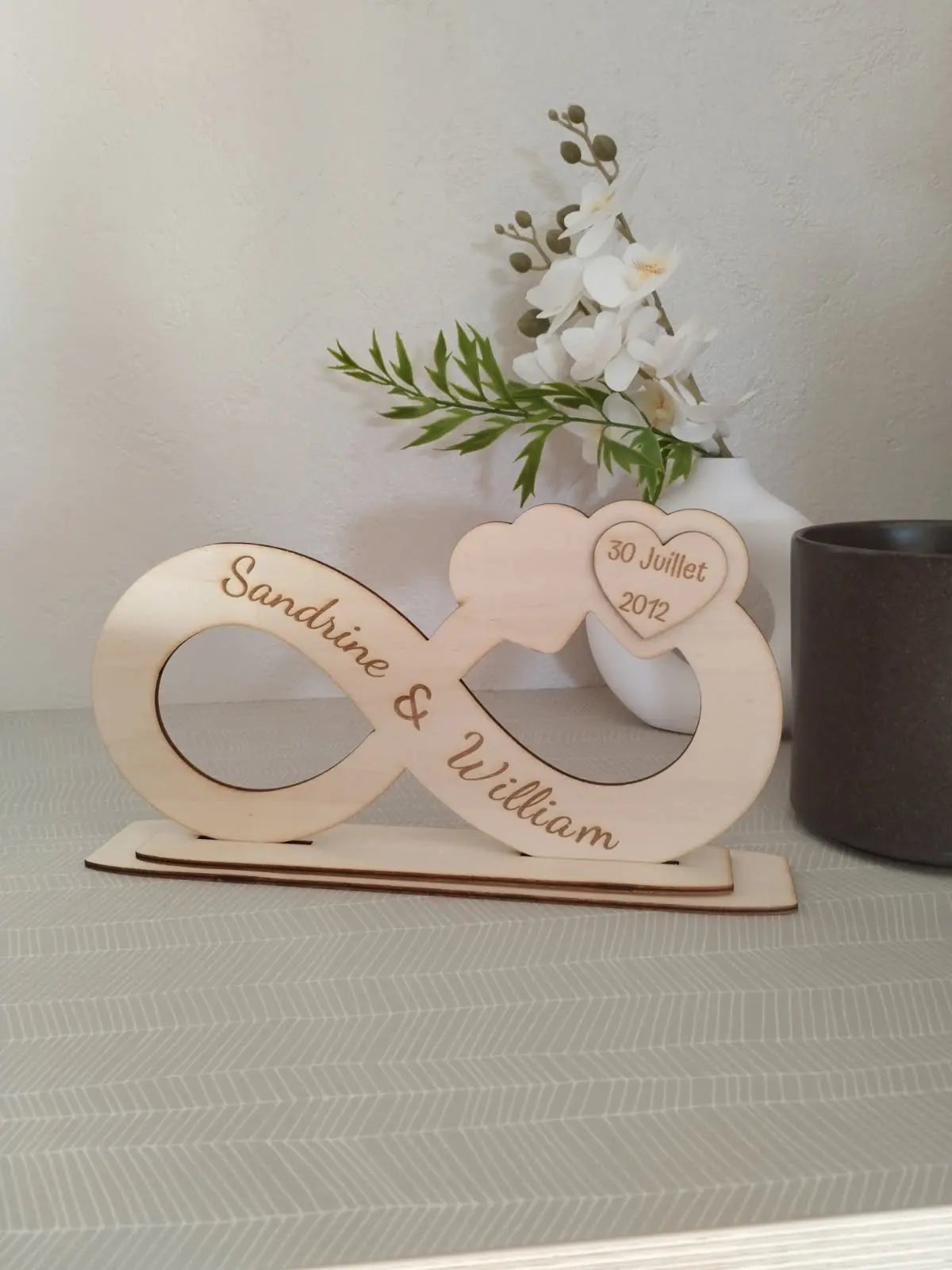 Signe Infini en Bois Gravé avec Prénoms Personnalisés Instants Gravés