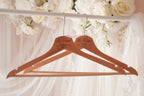 Cintre de mariage personnalisés en bois Instants gravés