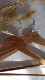 Cintre de mariage personnalisés en bois Instants gravés
