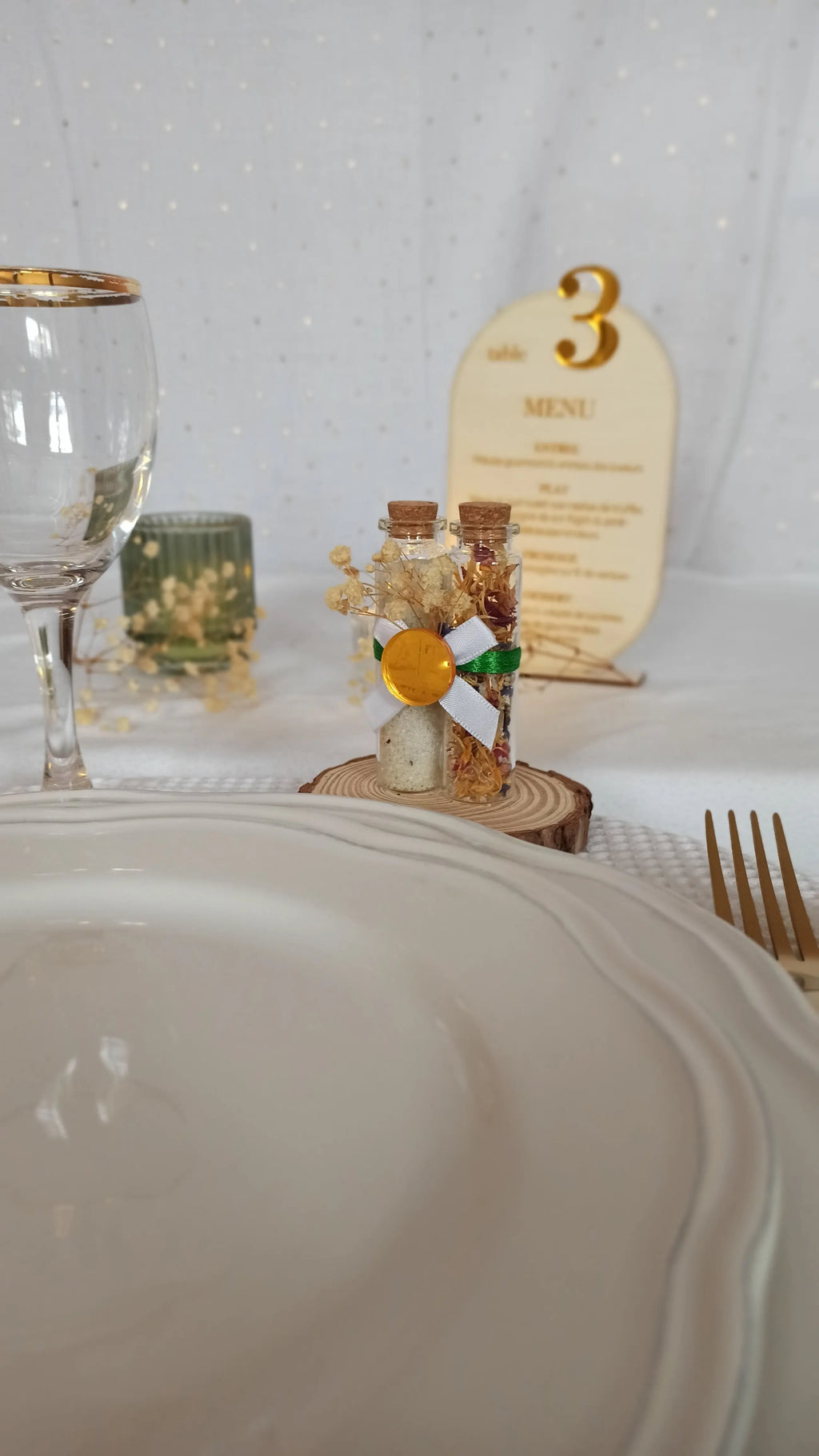 Duo de fioles gourmandes & fleuries sur rondin de bois – Cadeau invité personnalisé Instants gravés
