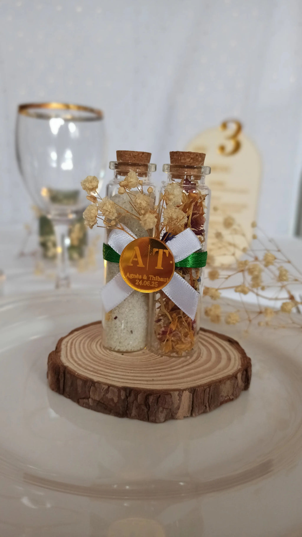 Duo de fioles gourmandes & fleuries sur rondin de bois – Cadeau invité personnalisé Instants gravés