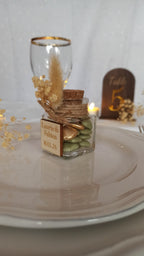 Petit pot en verre personnalisé avec dragées – Cadeau invité mariage, baptême ou naissance