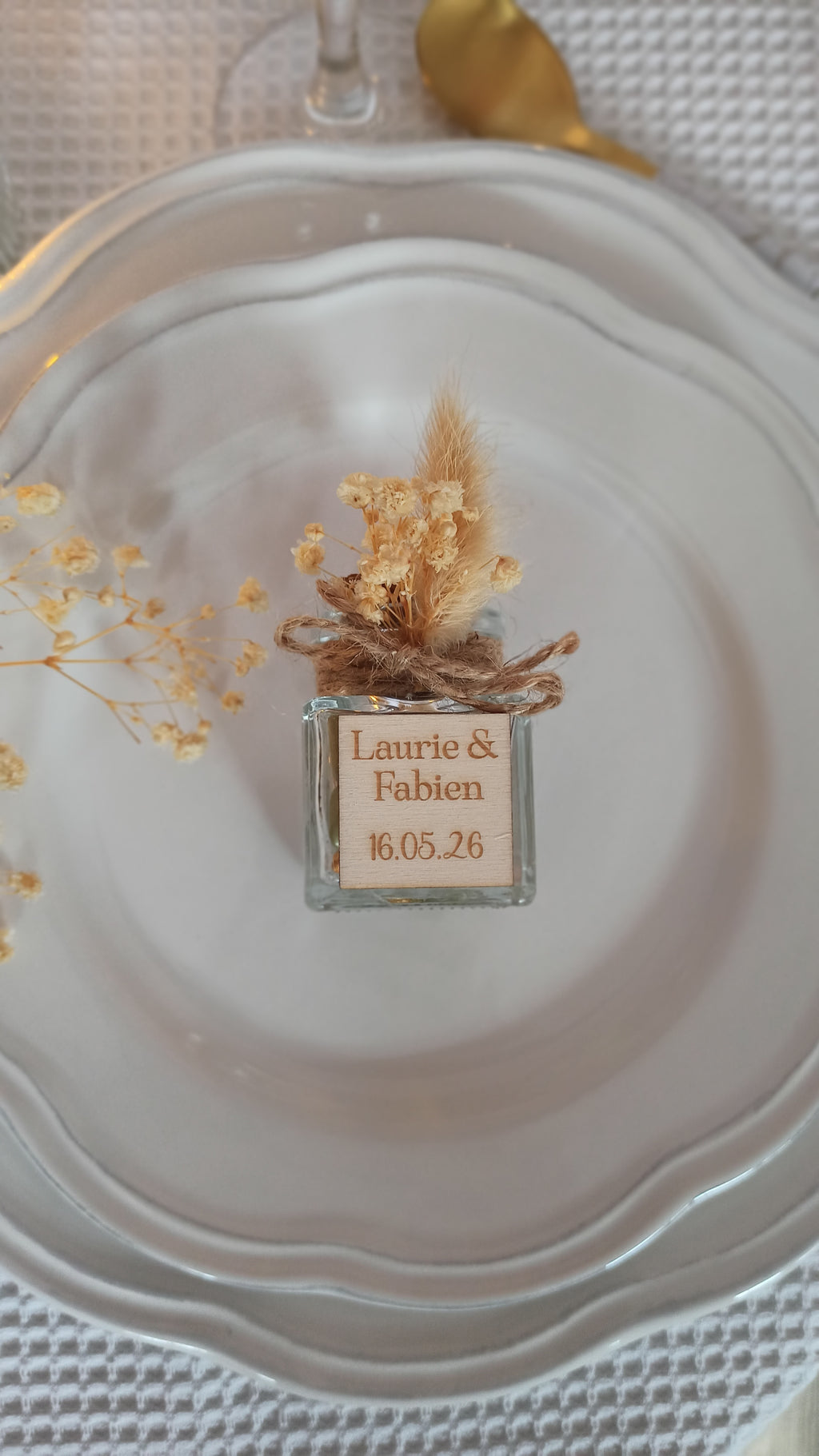 Petit pot en verre personnalisé avec dragées – Cadeau invité mariage, baptême ou naissance