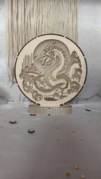 Veilleuse LED en bois gravé avec dragon lumineux