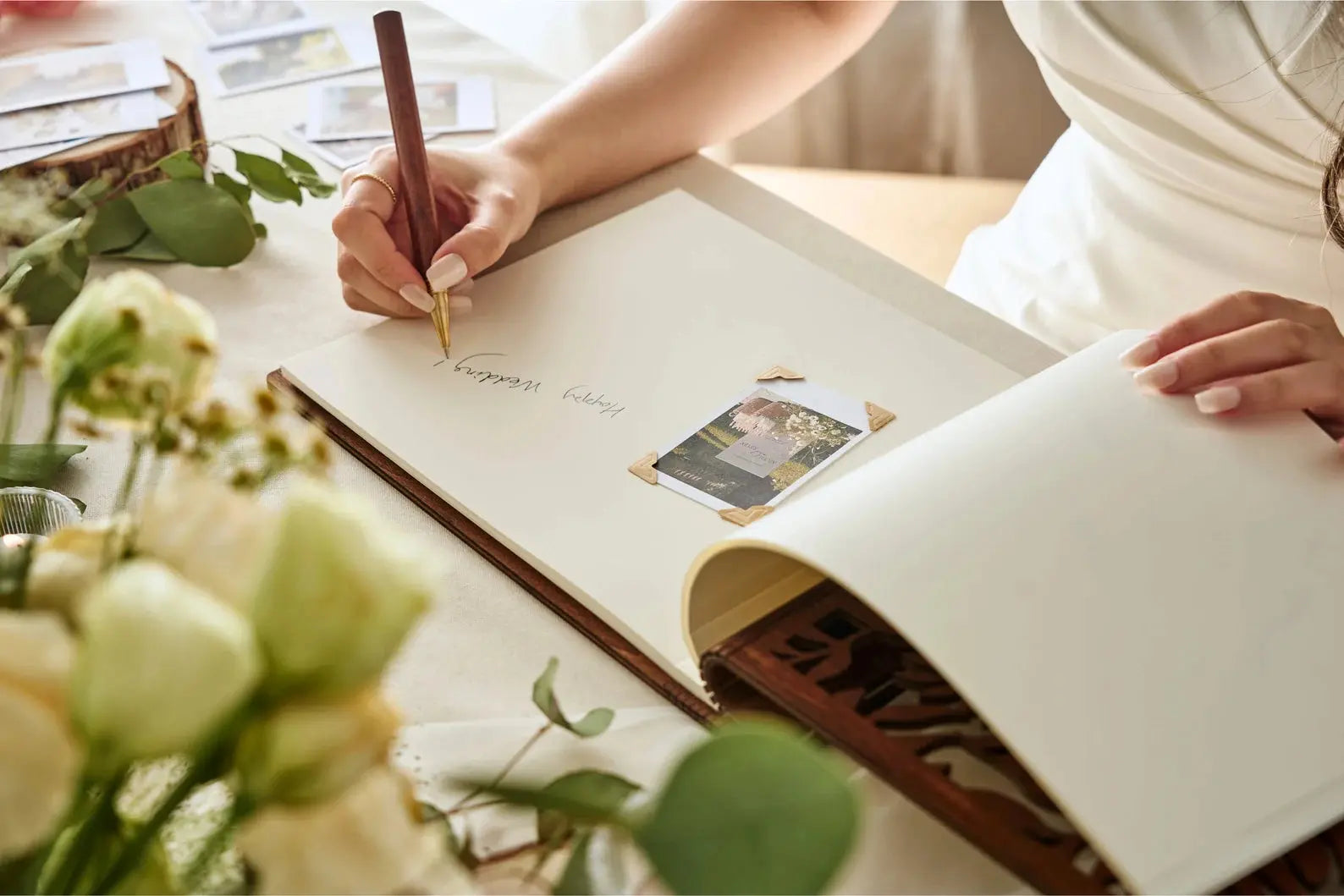 Livre d'or en bois personnalisé Instants Gravés