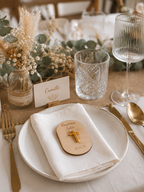 Décoration de table de baptême avec magnet en bois personnalisé comme cadeau invité