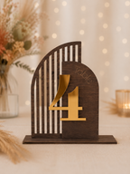 Numéro de table mariage artisanal en bois teinté et plexiglas miroir