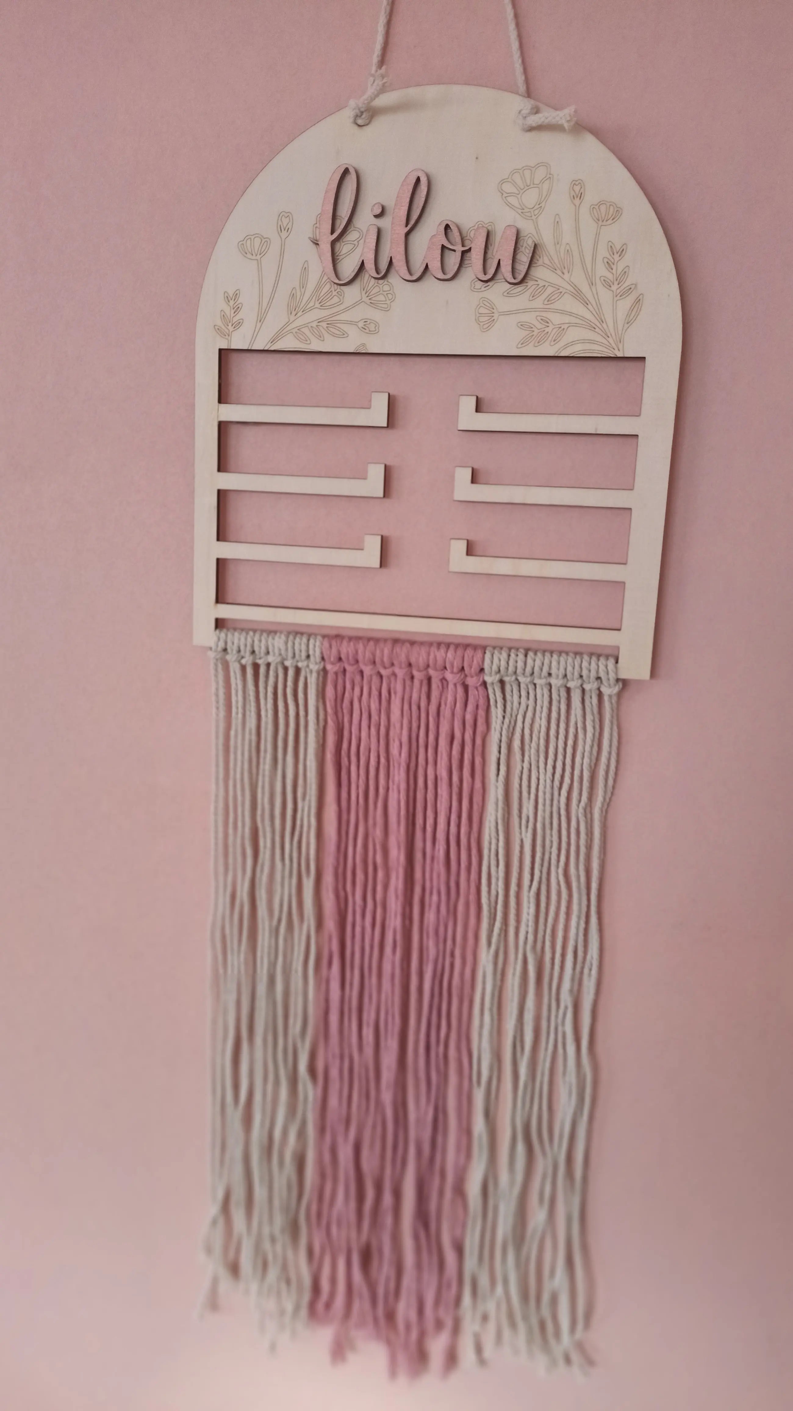 Porte-barrettes en bois et macramé décoratif, création artisanale personnalisable