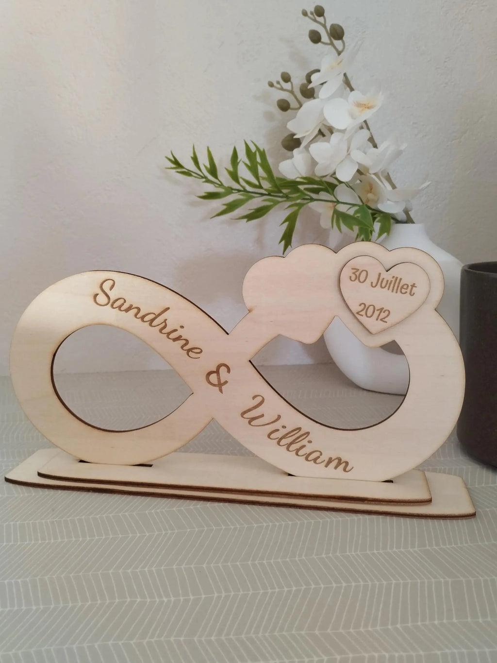 Signe Infini en Bois Gravé avec Prénoms Personnalisés Instants Gravés