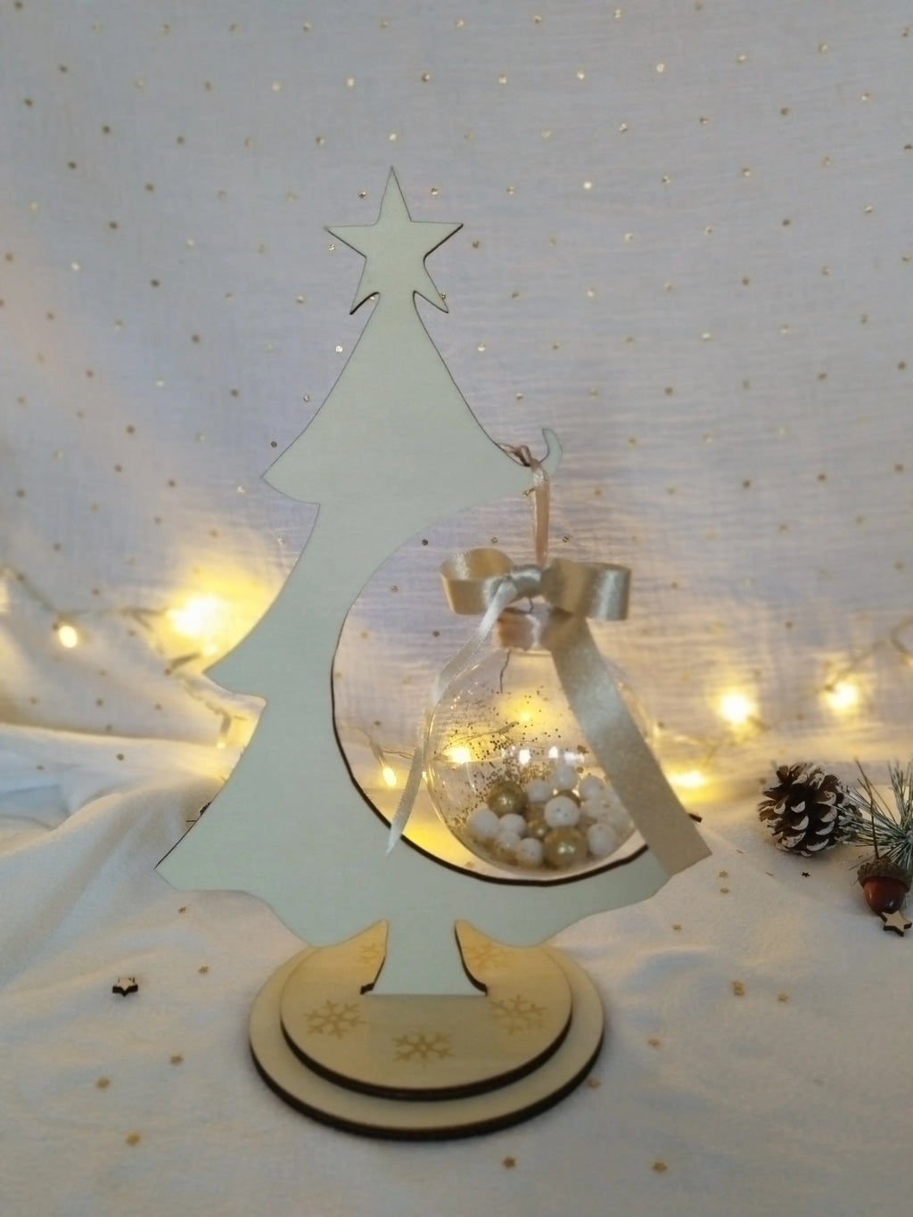 Support décoratif de Noël avec petits flocons gravés, création artisanale Instants Gravés