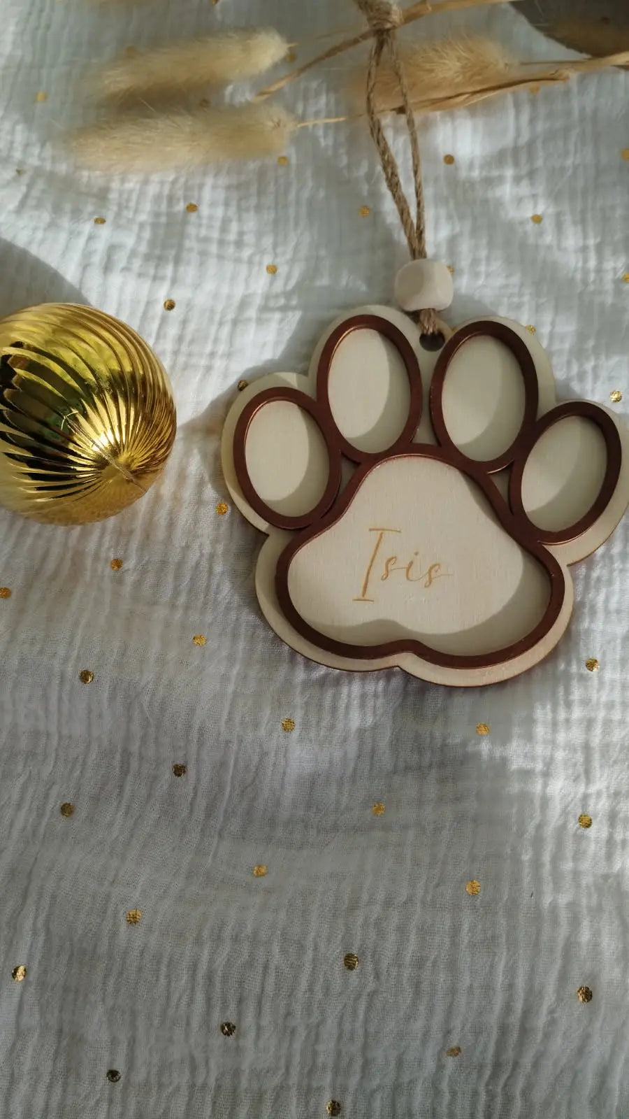 Suspension de Noël en bois en forme de patte personnalisée avec prénom – décoration naturelle pour chien ou chat