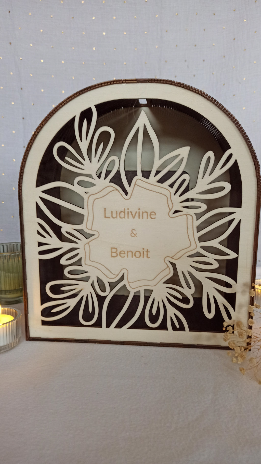 Urne en bois gravée à la main, personnalisée avec vos prénoms