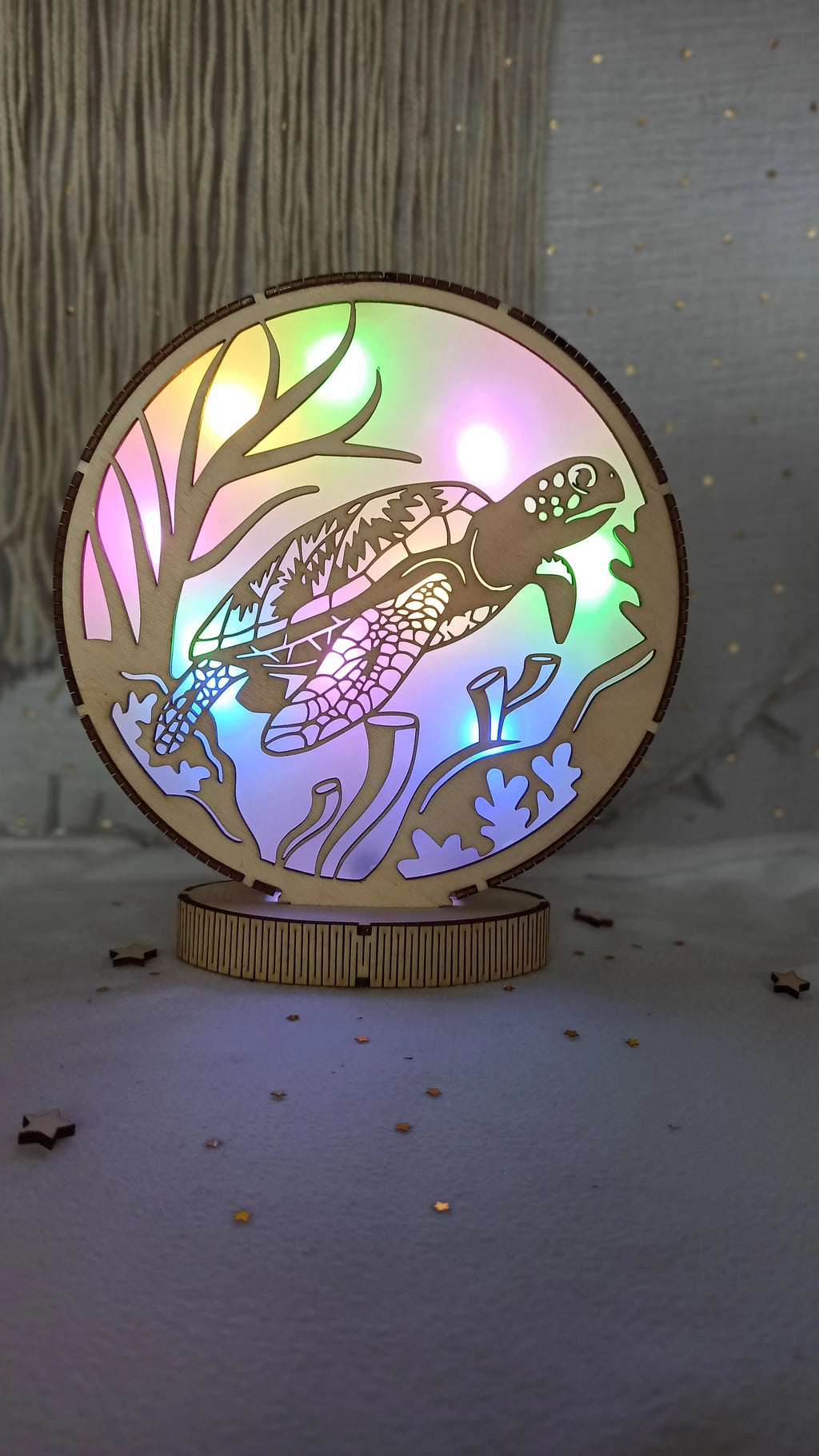 Veilleuse LED en bois découpé avec motif de tortue lumineuse