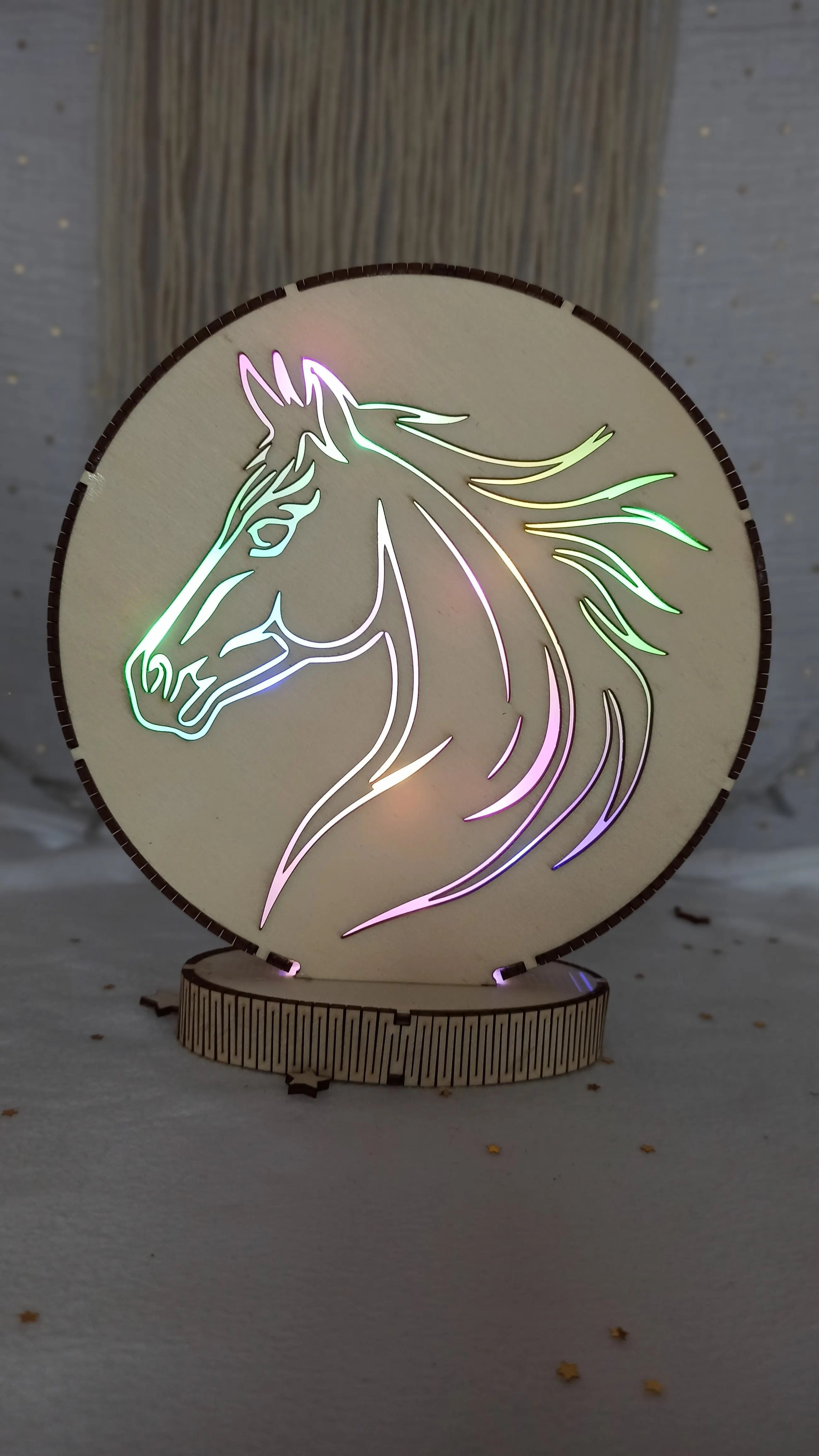 Veilleuse LED en bois découpé avec motif de cheval lumineux