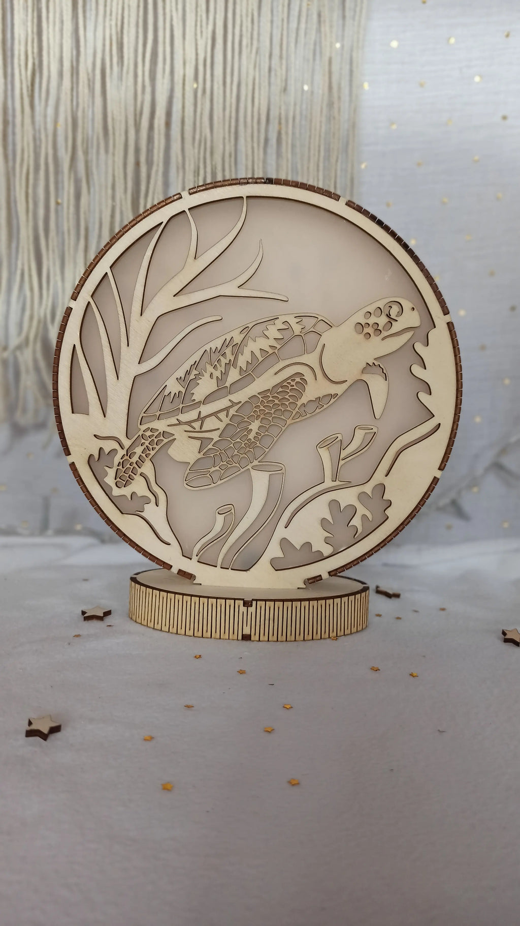 Veilleuse LED en bois découpé avec motif de tortue lumineuse