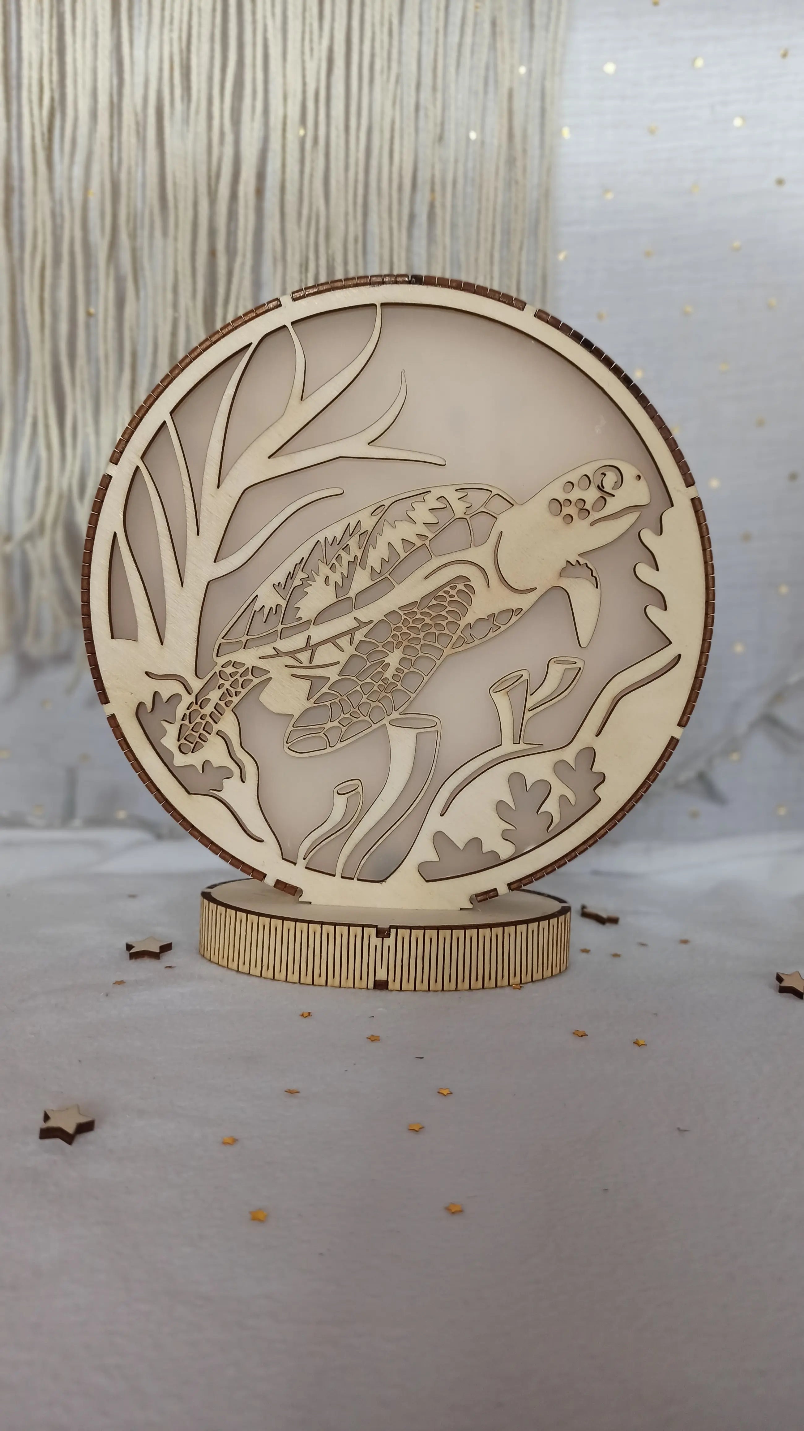 Veilleuse LED en bois découpé avec motif de tortue lumineuse