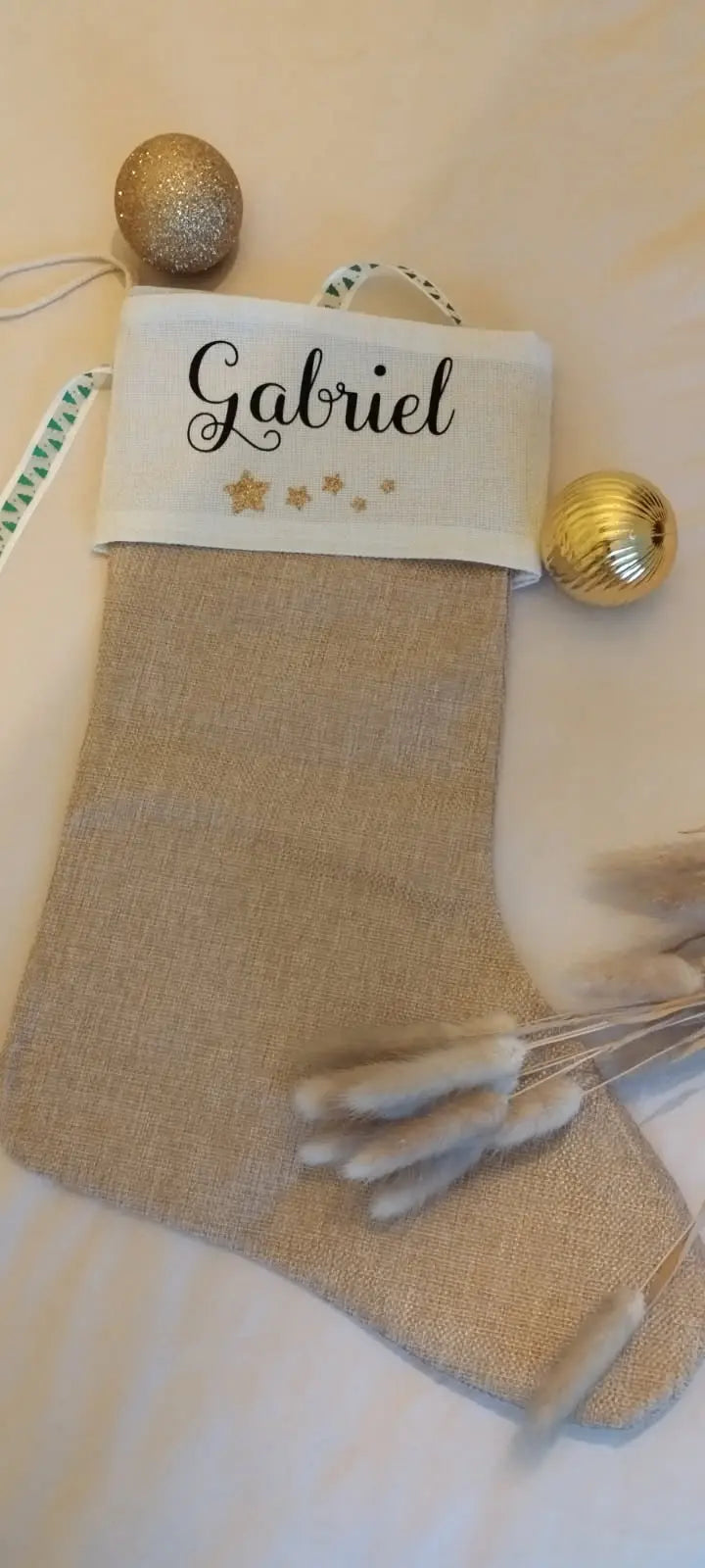 Chaussette de Noël personnalisée en toile de jute et coton naturel avec prénom floqué, décoration artisanale Instants Gravés.