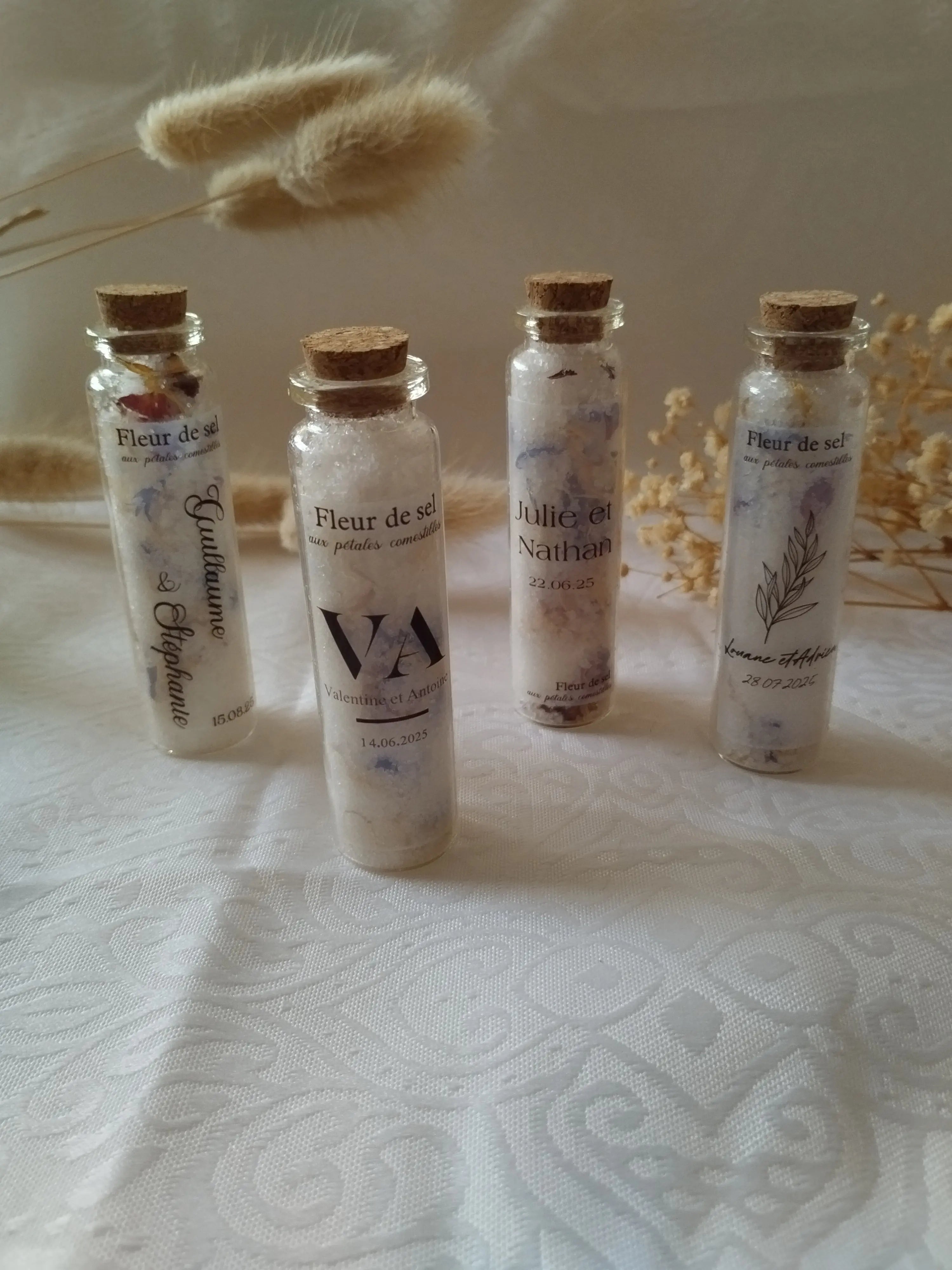 Cadeau invité mariage champêtre avec fiole de sel et fleurs