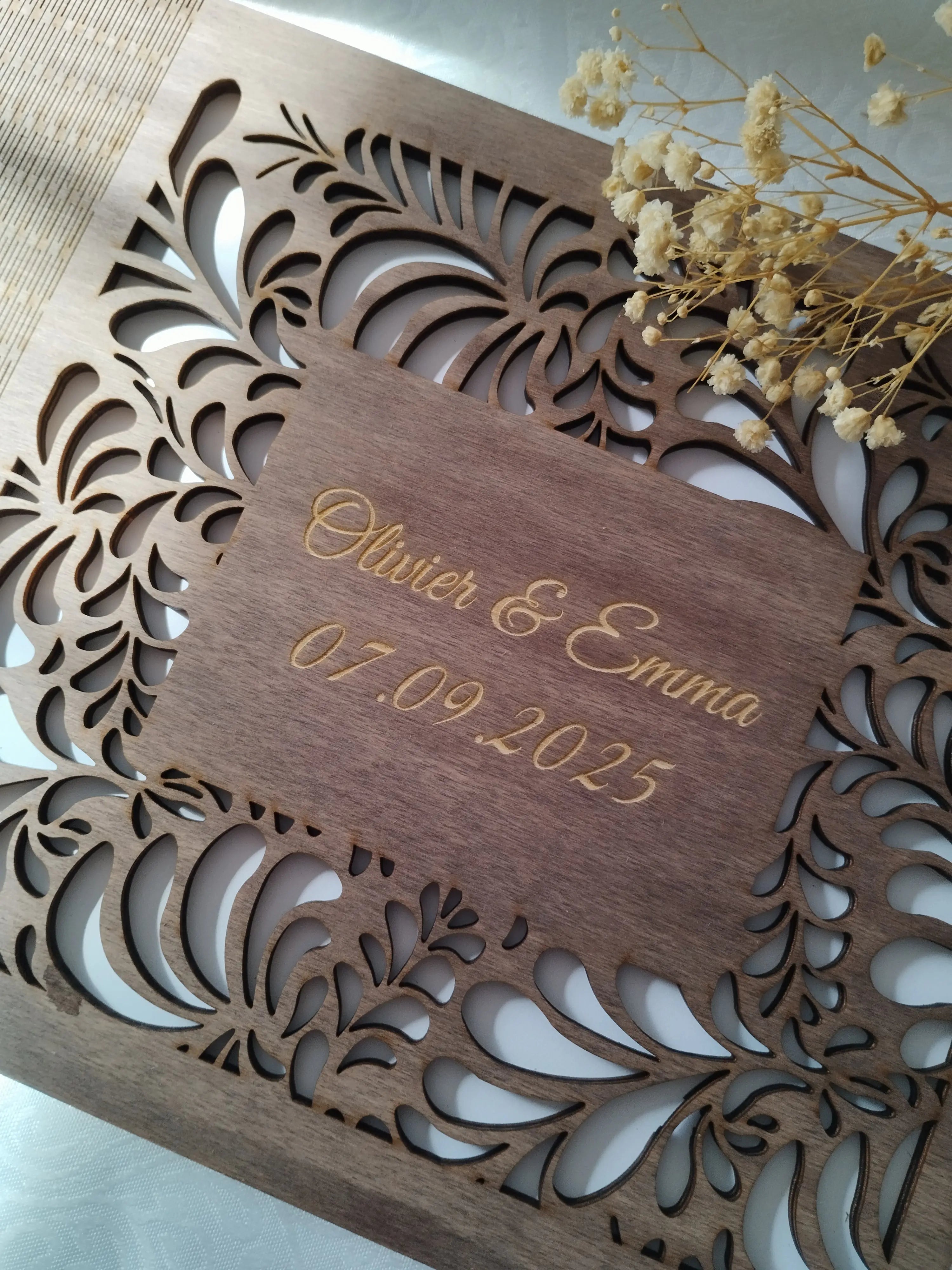 Livre d'or en bois personnalisé Instants Gravés